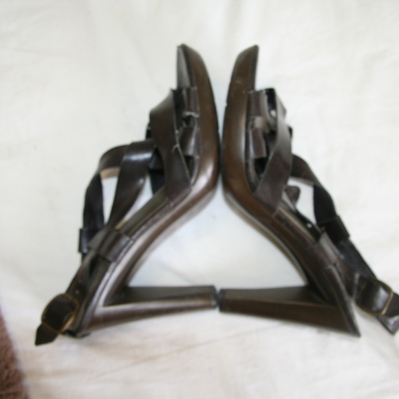Bandolino 8 Brown strappy open toed sandal heel - Picture 5 of 8